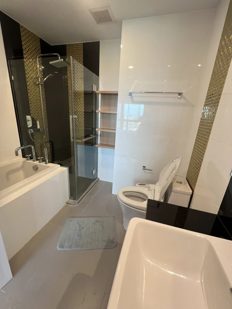 For rent: Plus Condominium Sriracha, 21st floor unit, fully furnished. What are you waiting for?