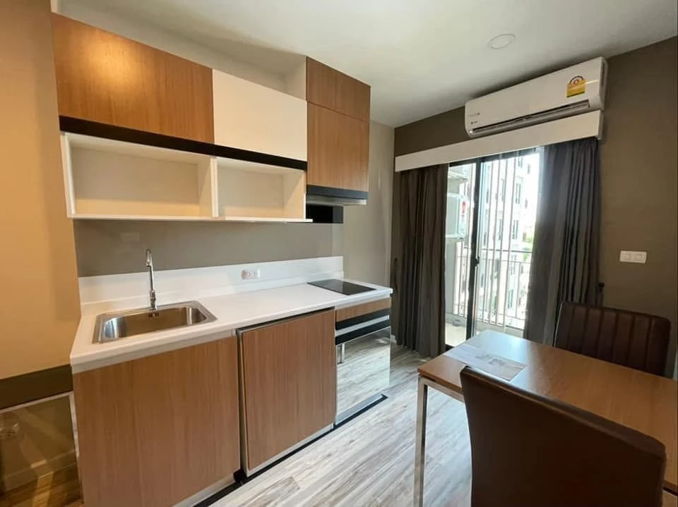 Plus Condominium Sriracha for rent, 6th floor unit, garden view, great location, convenient transportation. Book now!