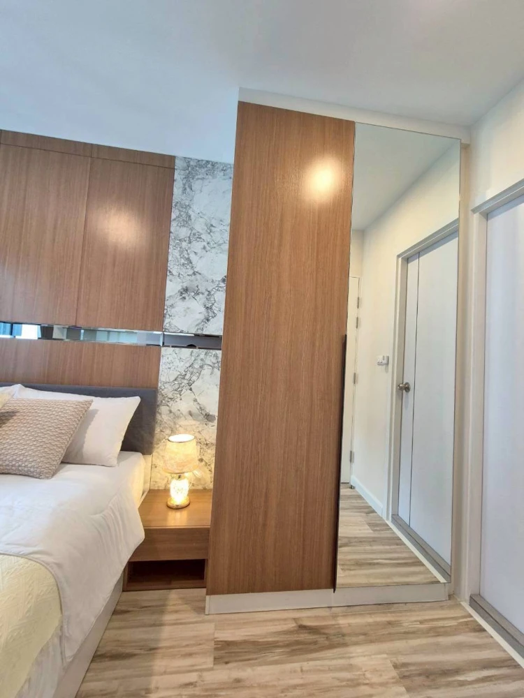 For rent: Plus Condominium Sriracha. Nice, spacious unit on a high floor. Book now! Don't miss out! +++
