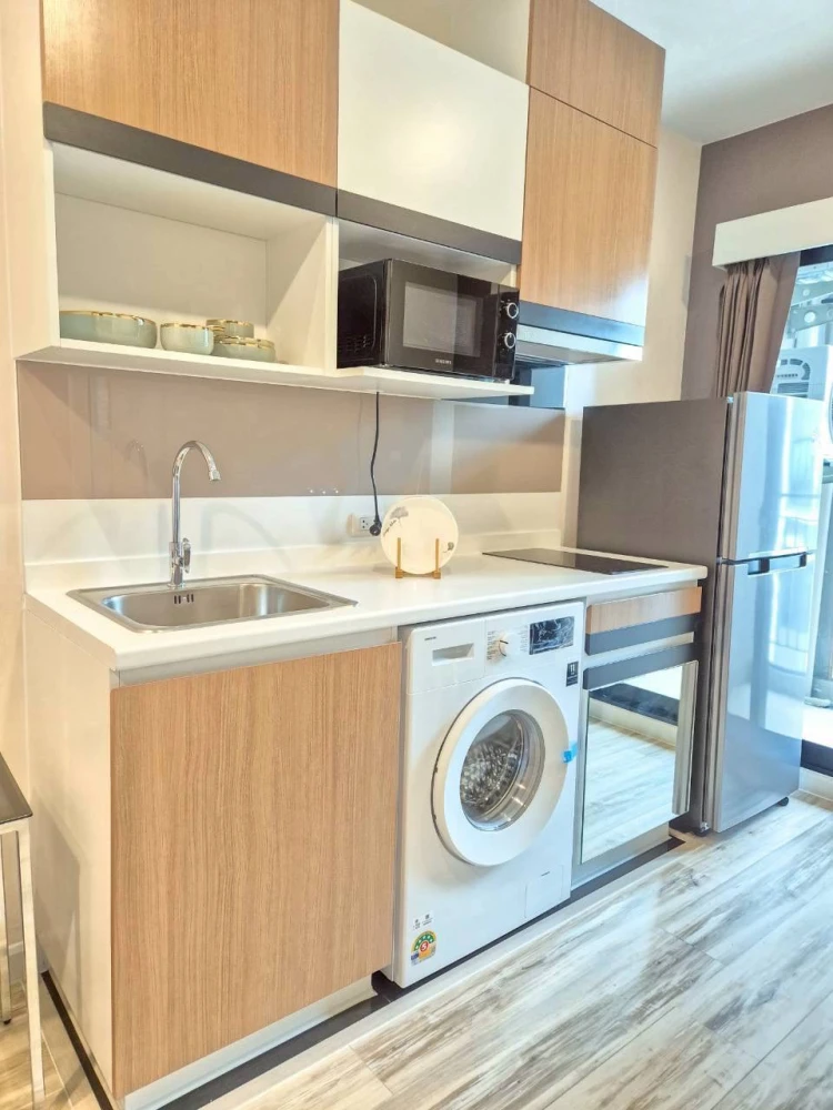 For rent: Plus Condominium Sriracha. Nice, spacious unit on a high floor. Book now! Don't miss out! +++
