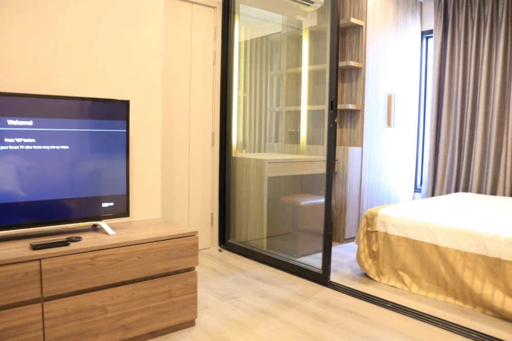 Politan Rive for rent, high floor room, fully furnished, affordable price. Good deal like this, hurry and reserve before it's gone.