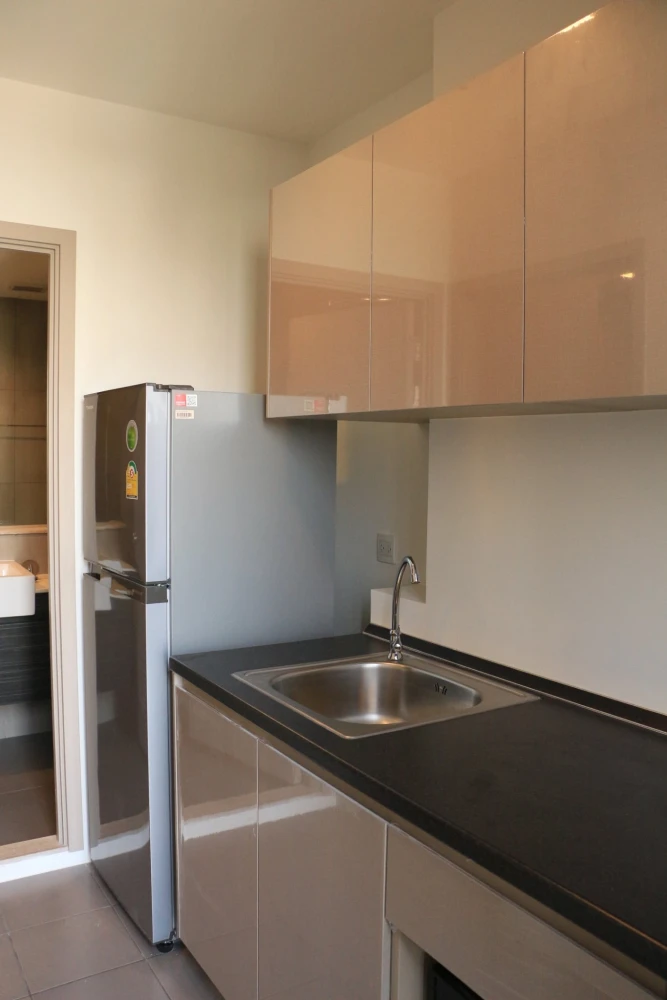 Politan Rive for rent, high floor room, fully furnished, affordable price. Good deal like this, hurry and reserve before it's gone.