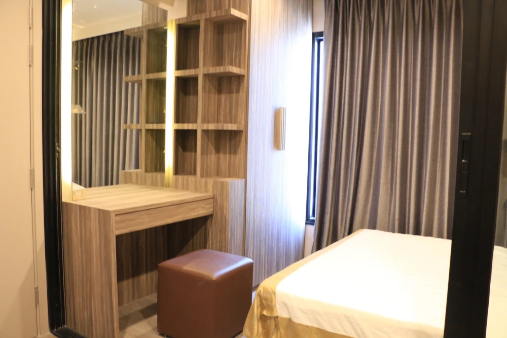 Politan Rive for rent, high floor room, fully furnished, affordable price. Good deal like this, hurry and reserve before it's gone.