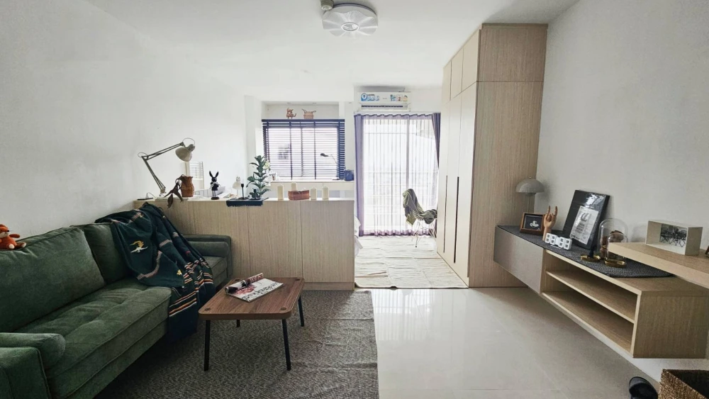 For rent: P.Thana Tower. A nice, spacious, and comfortable room at an affordable price. High floor, good ventilation. Book now!