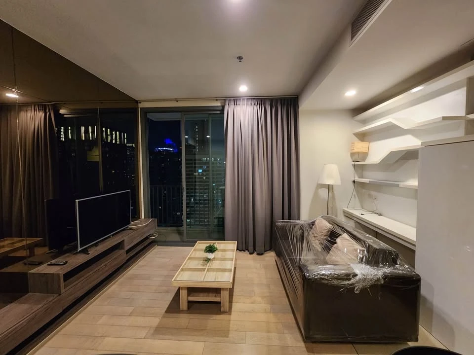 For rent: Pyne By Sansiri, high floor, corner room, very quiet, not crowded at all, very private, move now, don't hesitate.