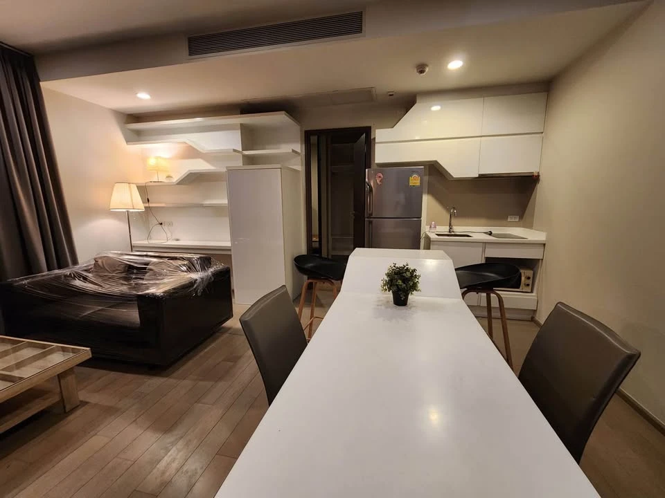 For rent: Pyne By Sansiri, high floor, corner room, very quiet, not crowded at all, very private, move now, don't hesitate.