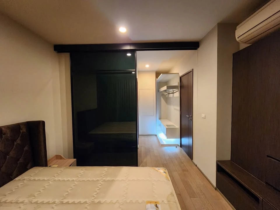 For rent: Pyne By Sansiri, high floor, corner room, very quiet, not crowded at all, very private, move now, don't hesitate.