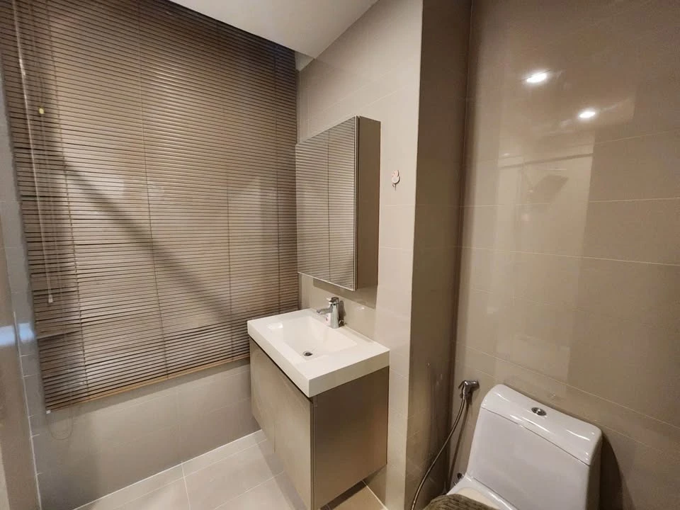 For rent: Pyne By Sansiri, high floor, corner room, very quiet, not crowded at all, very private, move now, don't hesitate.