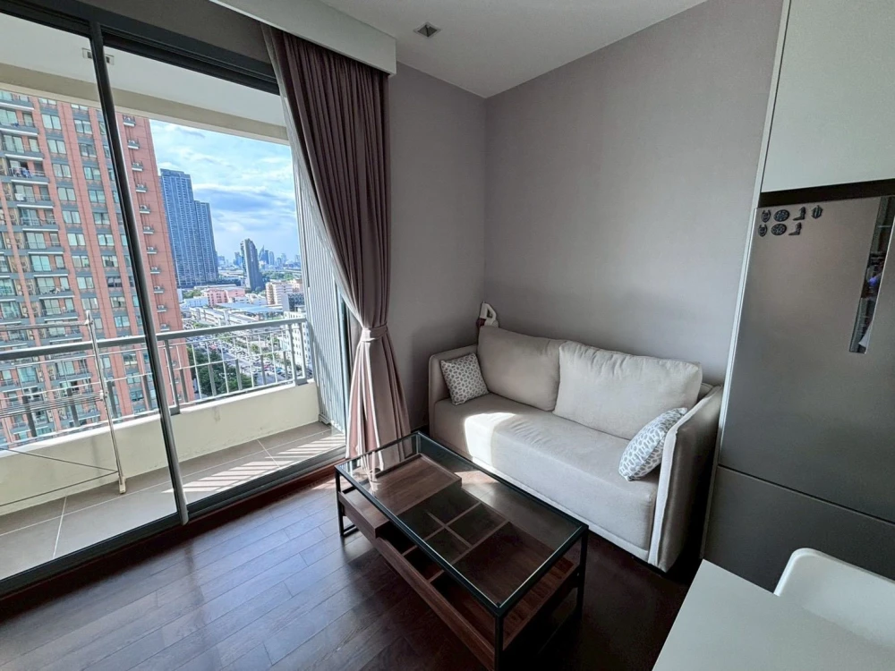 Q Asoke condo for rent, 17th floor, city view, fully furnished. Book now!
