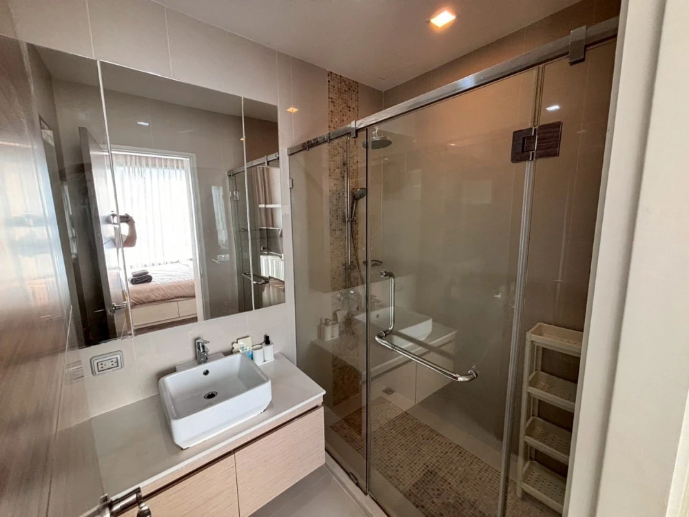 Q Asoke condo for rent, 17th floor, city view, fully furnished. Book now!