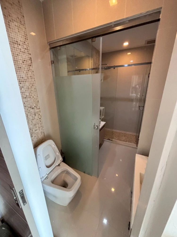 Q Asoke condo for rent, 17th floor, city view, fully furnished. Book now!
