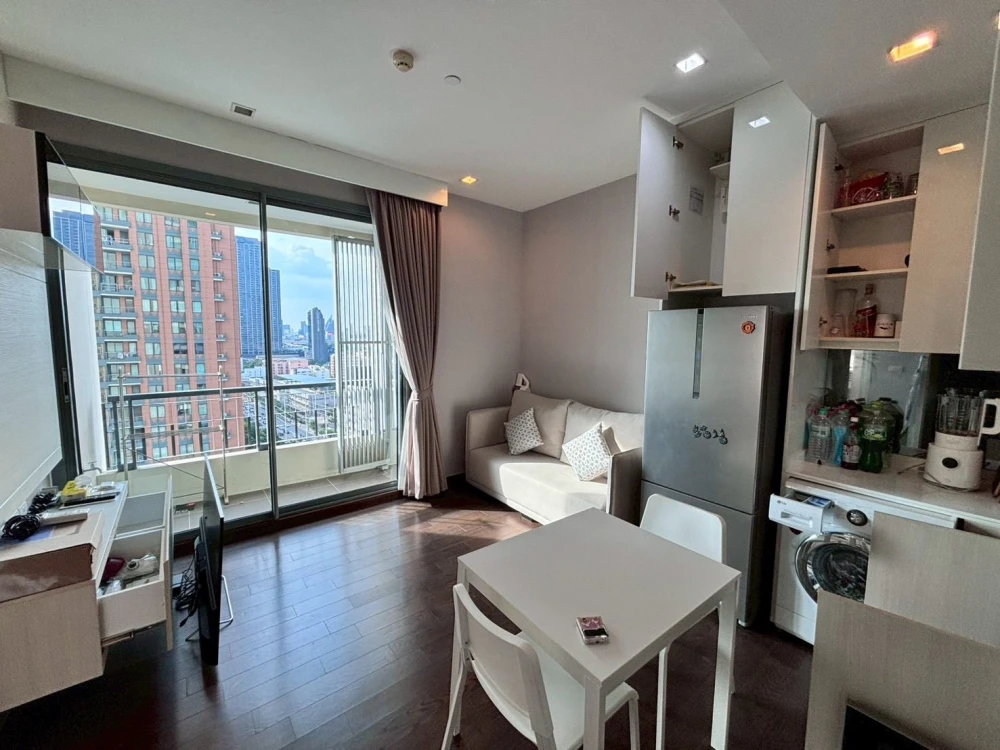 Q Asoke condo for rent, 17th floor, city view, fully furnished. Book now!
