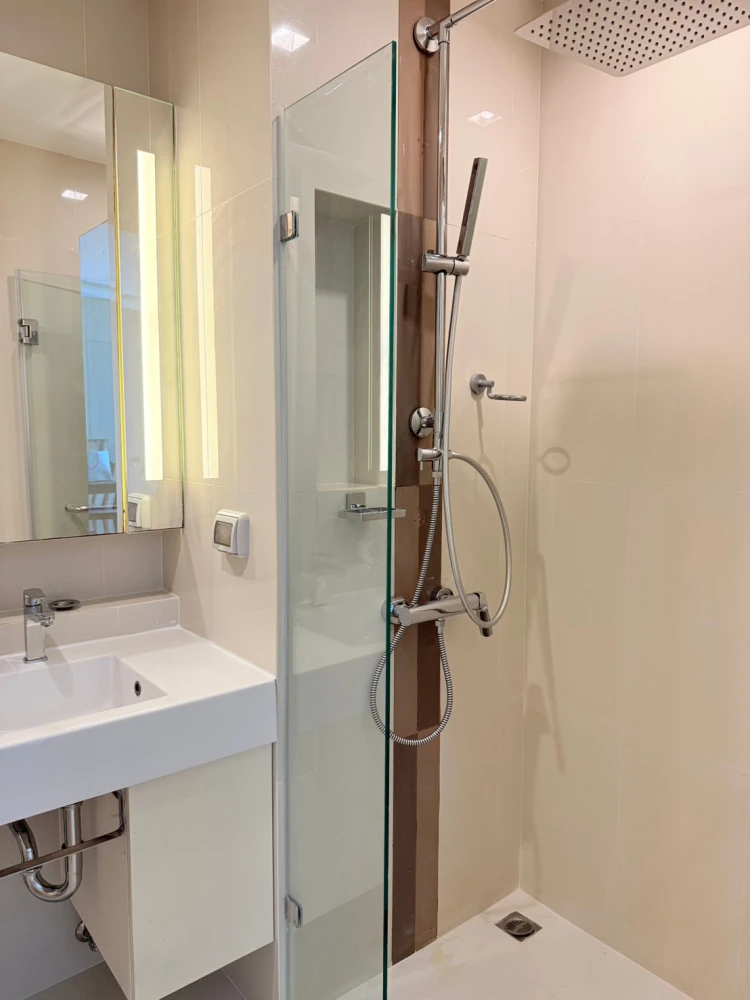 For rent: Q House Sukhumvit 79. Spacious and comfortable room, fully furnished. Book now!