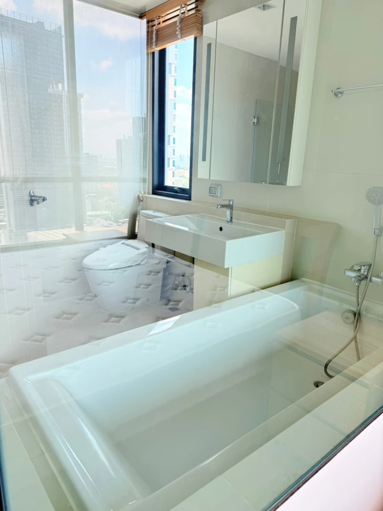 For rent: Q House Sukhumvit 79. Spacious and comfortable room, fully furnished. Book now!
