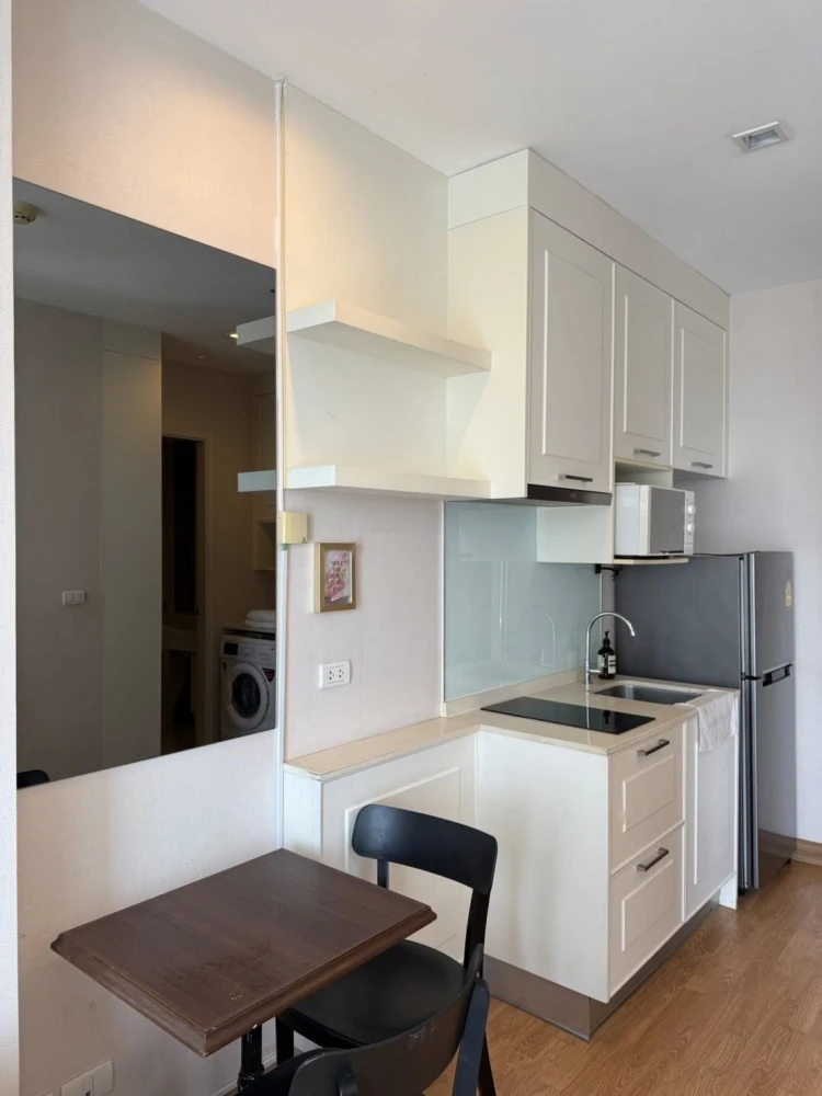 For rent: Q House Sukhumvit 79. Spacious and comfortable room with complete furniture set. Book now!
