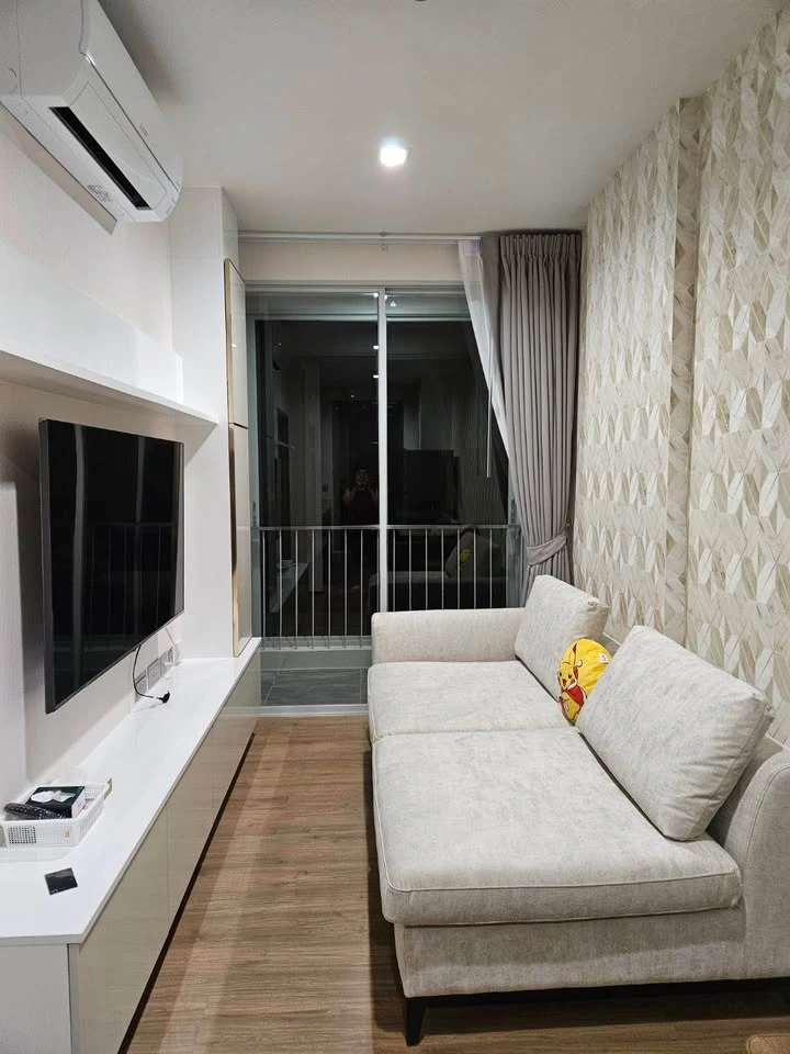 For rent: Q Prasarnmit, decorated with built-in furniture, beautiful design, comfortable to live in, wallpapered throughout the room, Fully Finished,