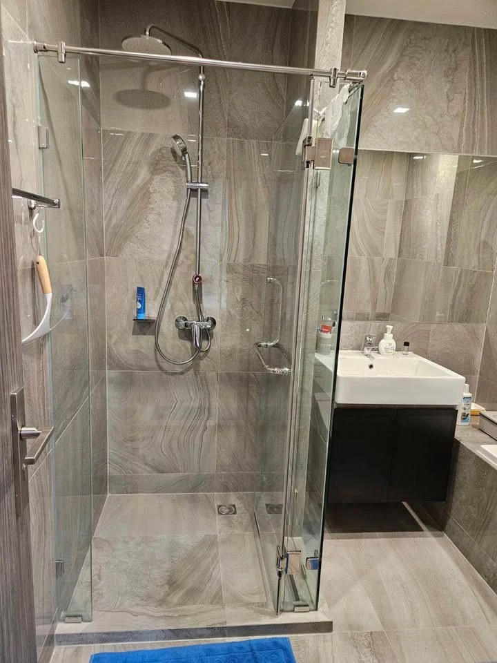 For rent: Q Prasarnmit, decorated with built-in furniture, beautiful design, comfortable to live in, wallpapered throughout the room, Fully Finished,