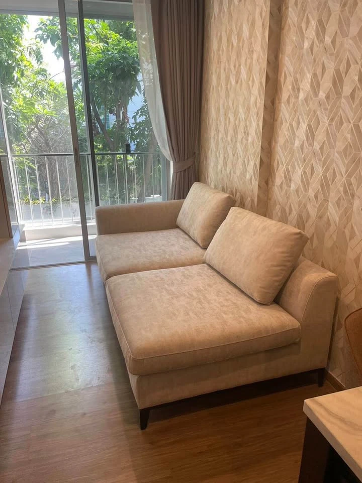 For rent: Q Prasarnmit, decorated with built-in furniture, beautiful design, comfortable to live in, wallpapered throughout the room, Fully Finished,