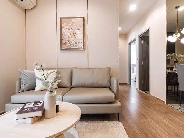 For rent: Q Prasarnmit, a nice room in a good location, comes with complete furniture and appliances. Just bring your bags and move in!