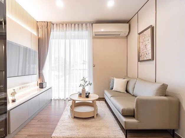 For rent: Q Prasarnmit, a nice room in a good location, comes with complete furniture and appliances. Just bring your bags and move in!