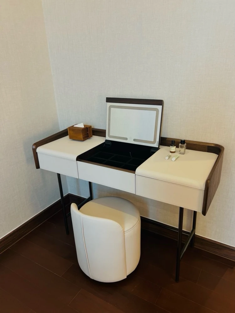 For rent: Q1 Sukhumvit, 2 bedrooms, fully furnished, luxurious and ready to move in. Book now, don't miss out!