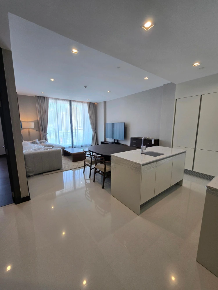 For rent: Q1 Sukhumvit, 12th floor, fully furnished, very livable. Interested? Book now before it's gone!