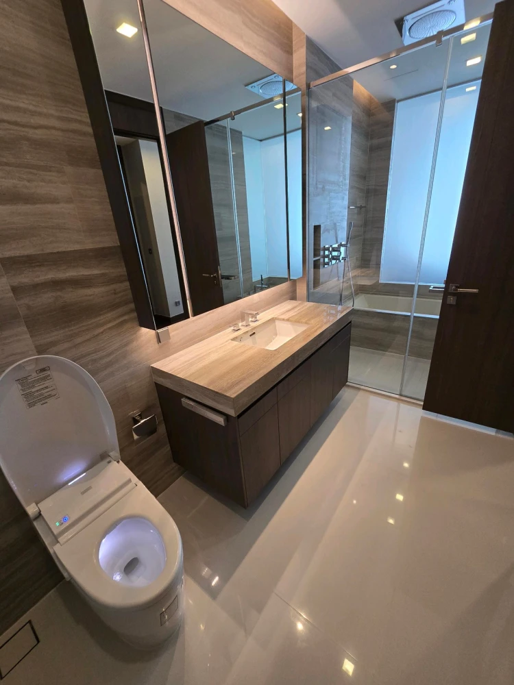 For rent: Q1 Sukhumvit, 12th floor, fully furnished, very livable. Interested? Book now before it's gone!
