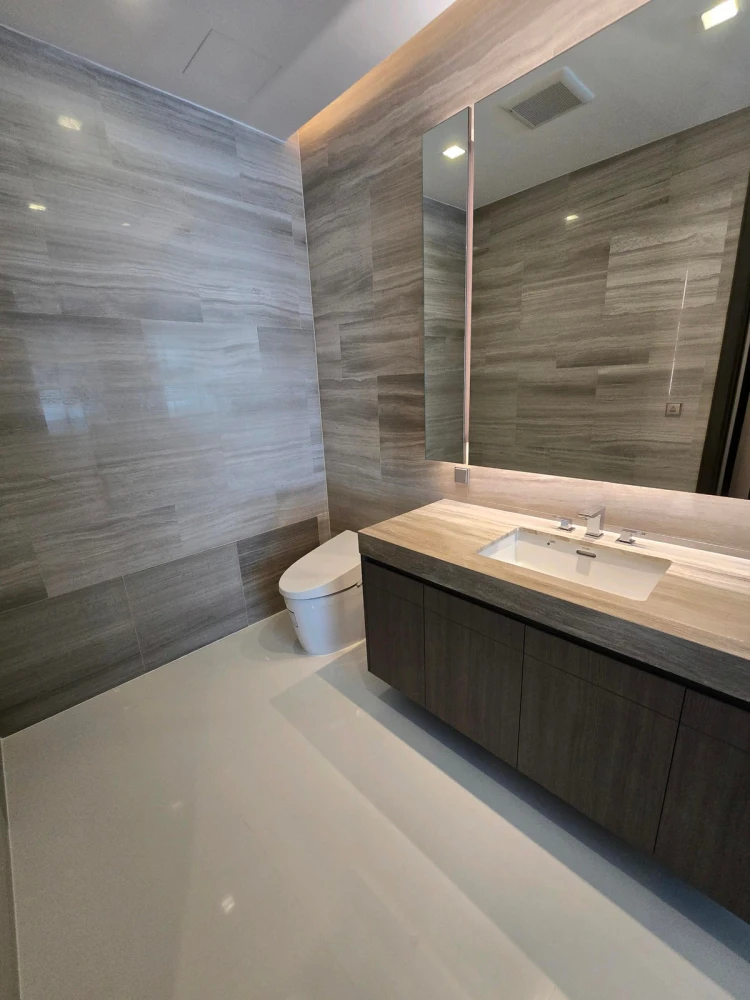 For rent: Q1 Sukhumvit, 12th floor, fully furnished, very livable. Interested? Book now before it's gone!