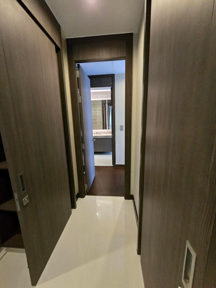 For rent: Q1 Sukhumvit, 12th floor, fully furnished, very livable. Interested? Book now before it's gone!
