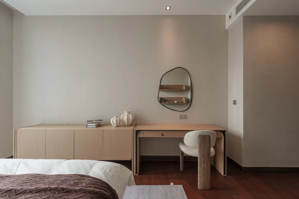 For rent: Q1 Sukhumvit, 20th floor and above. Very high floor, spacious room, well-decorated, with amazing city views. Book now!