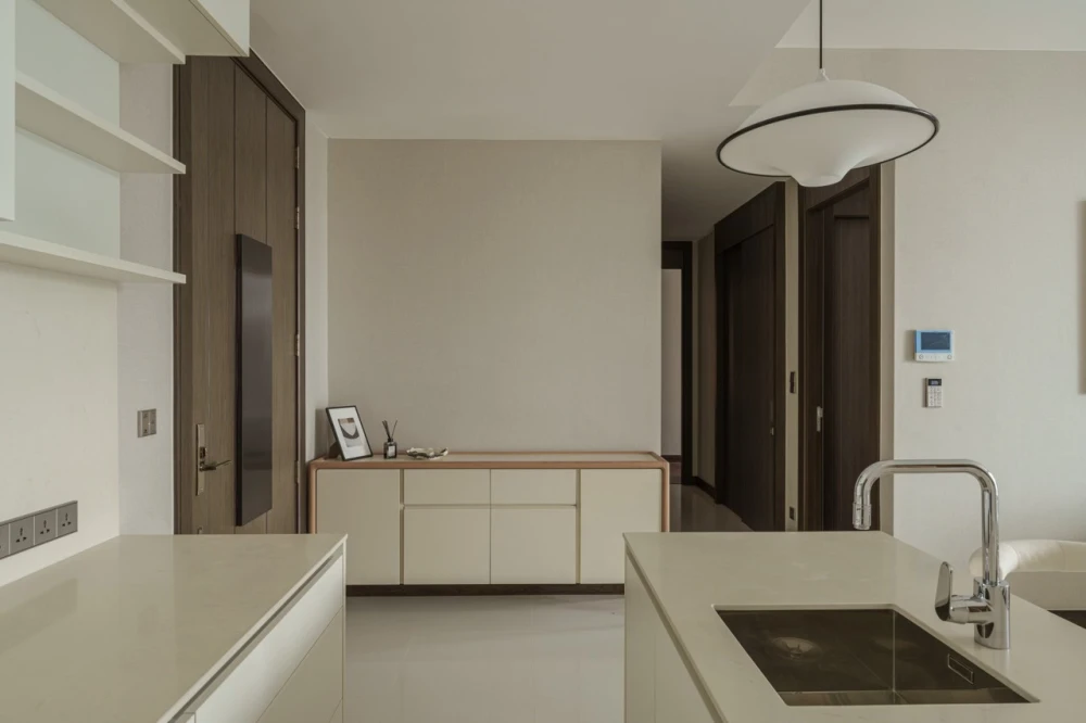 For rent: Q1 Sukhumvit, 20th floor and above. Very high floor, spacious room, well-decorated, with amazing city views. Book now!