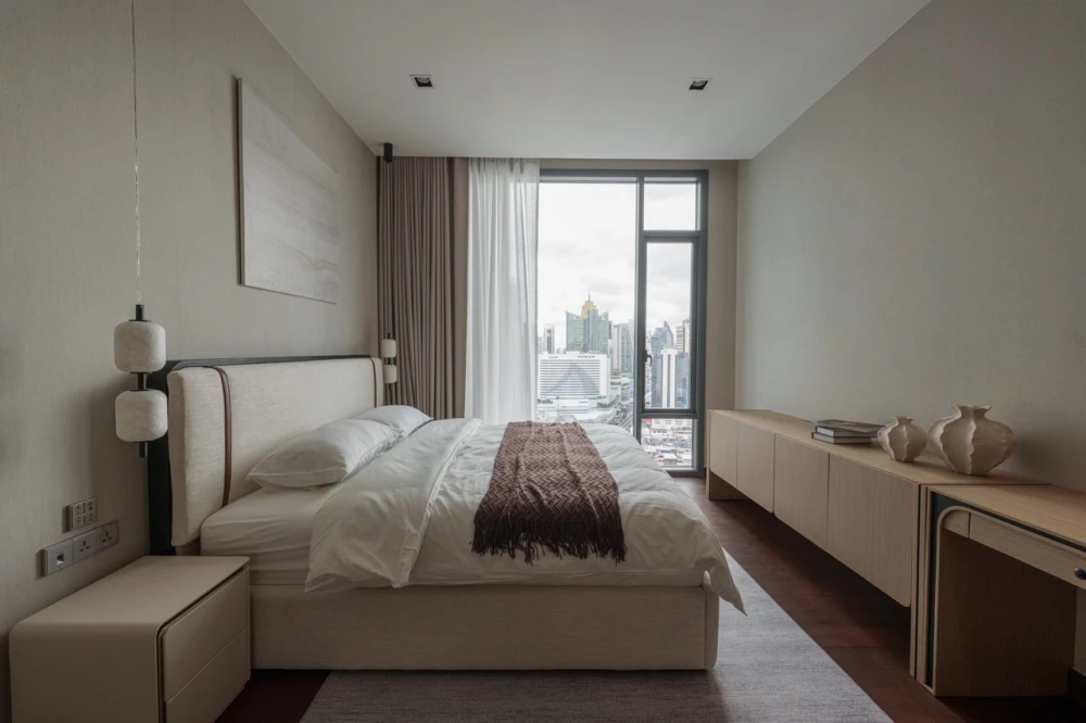 For rent: Q1 Sukhumvit, 20th floor and above. Very high floor, spacious room, well-decorated, with amazing city views. Book now!