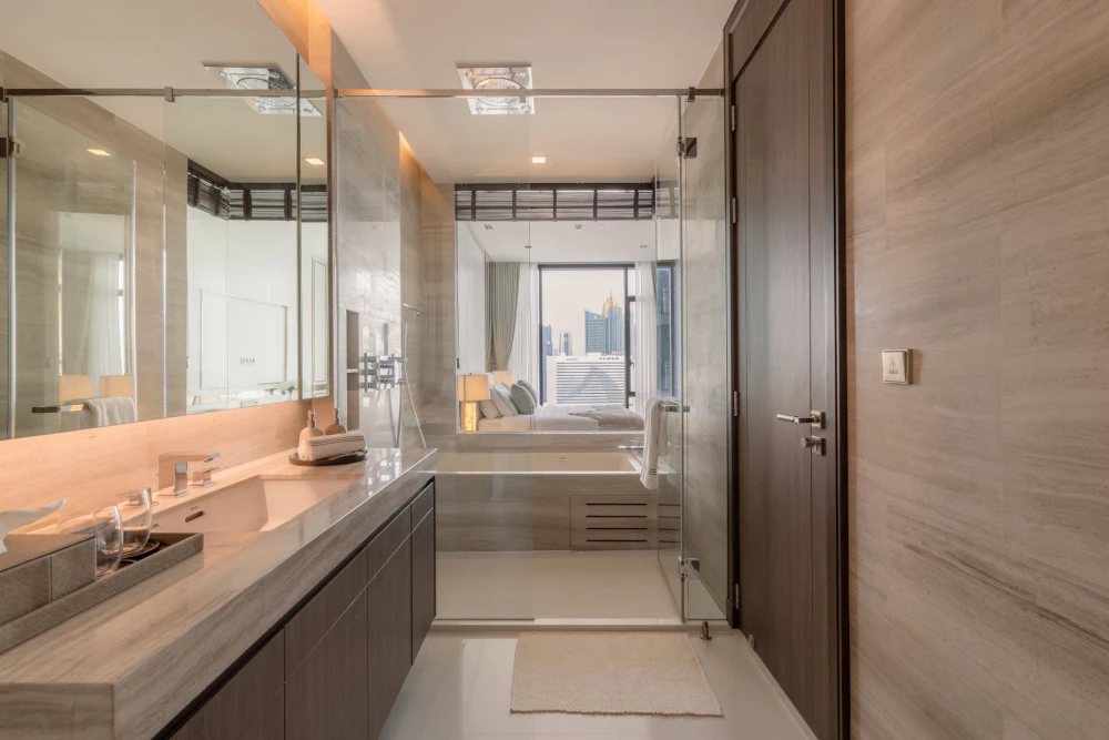 For rent: Q1 Sukhumvit, ready-to-move-in unit with full furnishings, high floor, comfortable living. Book now!