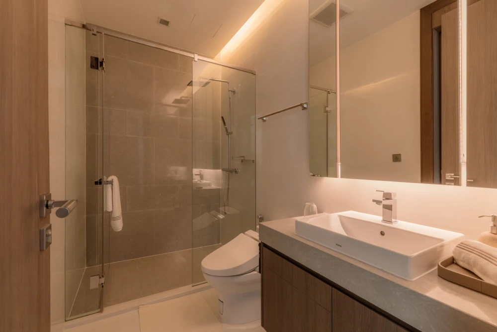 For rent: Q1 Sukhumvit, ready-to-move-in unit with full furnishings, high floor, comfortable living. Book now!
