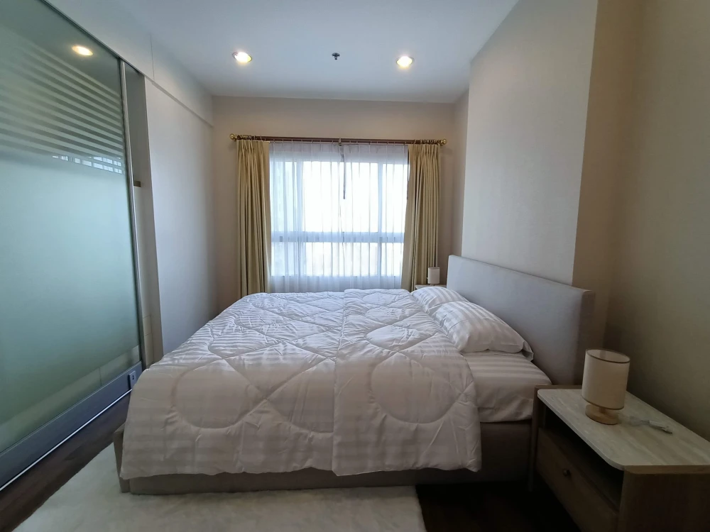 For rent: Q.House Condo Sathorn. Spacious room with plenty of usable space, fully furnished. Don't miss out! images