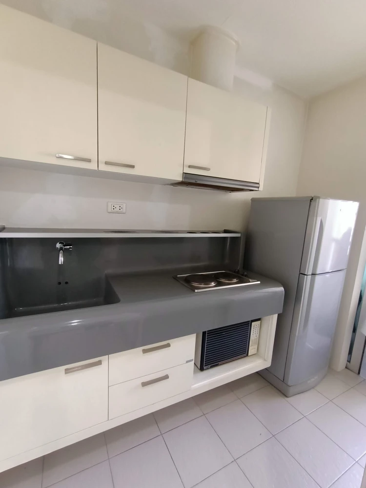 For rent: Q.House Condo Sathorn. Spacious room with plenty of usable space, fully furnished. Don't miss out!
