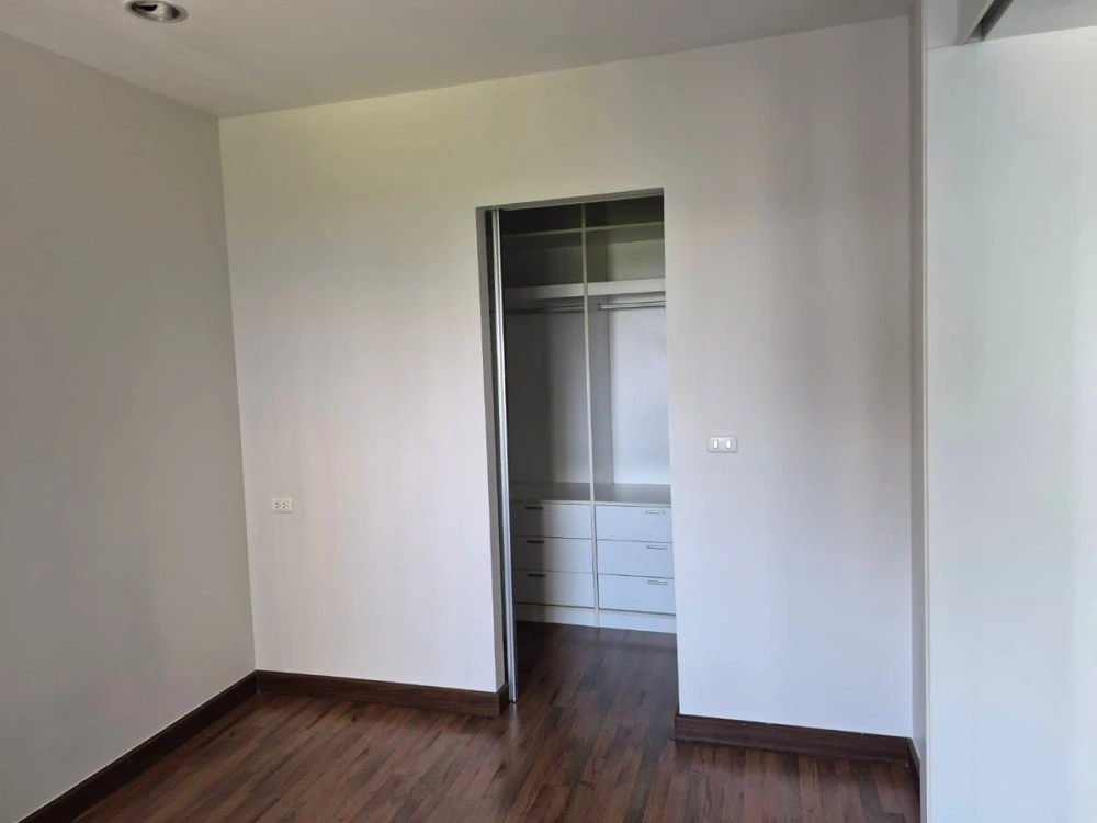 Q.House Condo Sathorn for rent. Nice room, fully furnished. Book now!