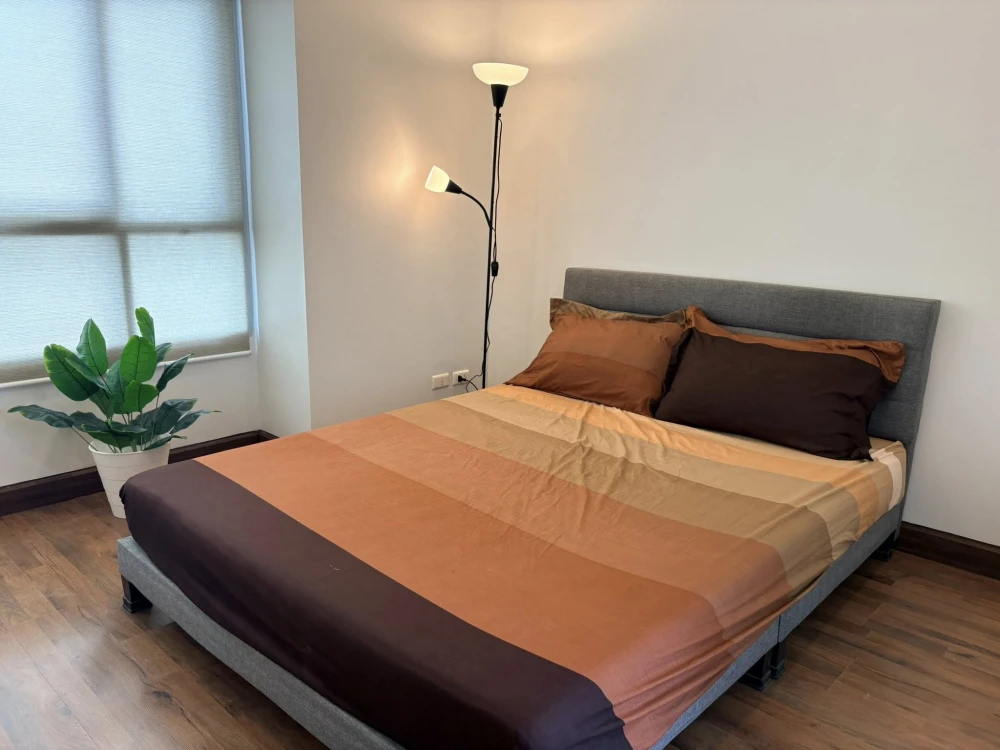 For rent: Q.House Condo Sathorn, corner room, nice to live in, fully furnished, reserve now, don't miss out!