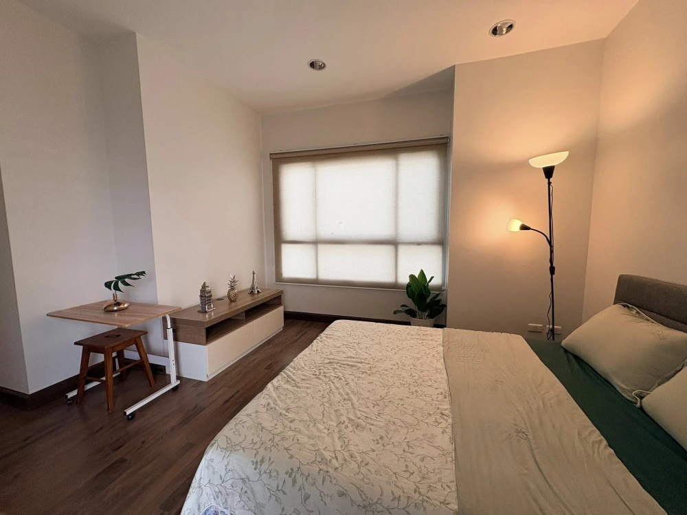 For rent: Q.House Condo Sathorn, corner room, nice to live in, fully furnished, reserve now, don't miss out!