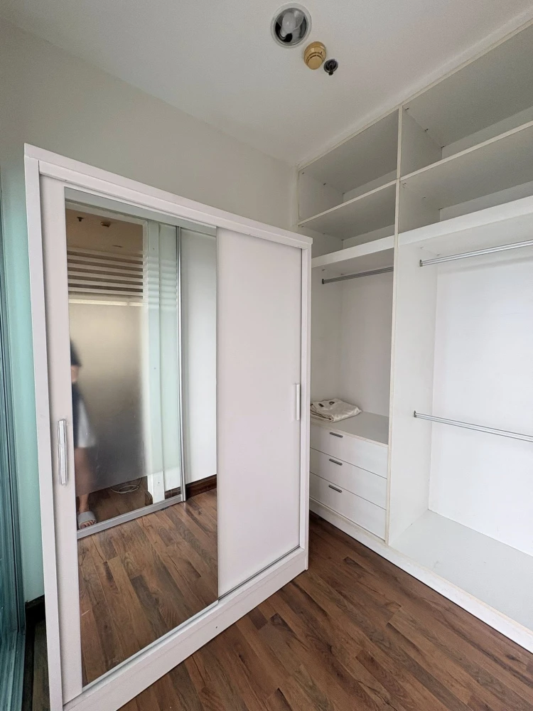 For rent: Q.House Condo Sathorn, corner room, nice to live in, fully furnished, reserve now, don't miss out!