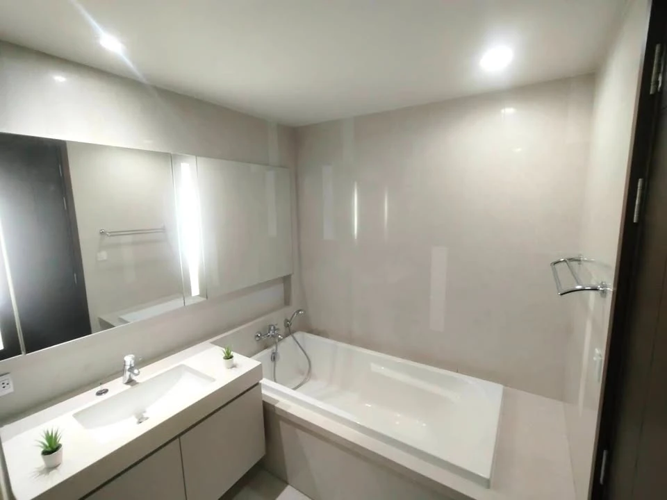 For rent: Quattro by Sansiri, spacious room, lots of usable space, room on the top floor, book now.