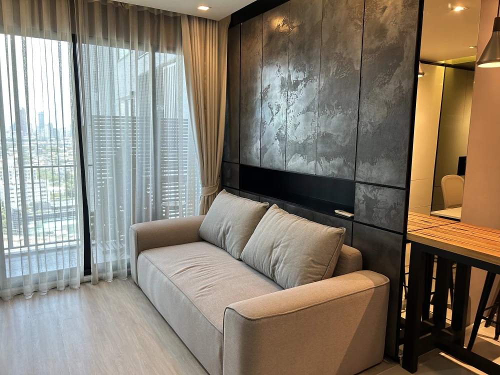Quinn Ratchada 17 for rent, 19th floor, Building A, open city view, plenty of usable space. I'm telling you, you can't miss it.