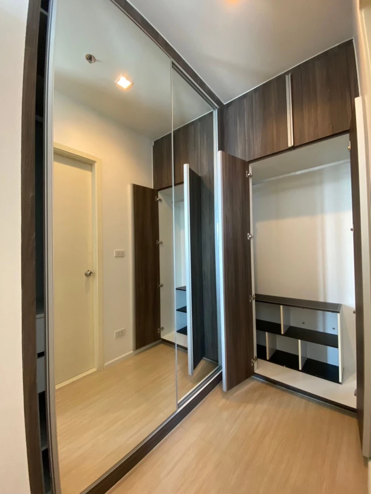 Quinn Ratchada 17 for rent, spacious room with lots of usable space, complete facilities, reserve now.