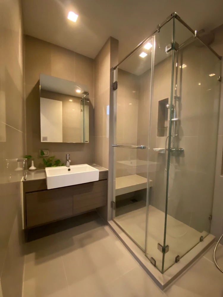 Quinn Ratchada 17 for rent, spacious room with lots of usable space, complete facilities, reserve now.