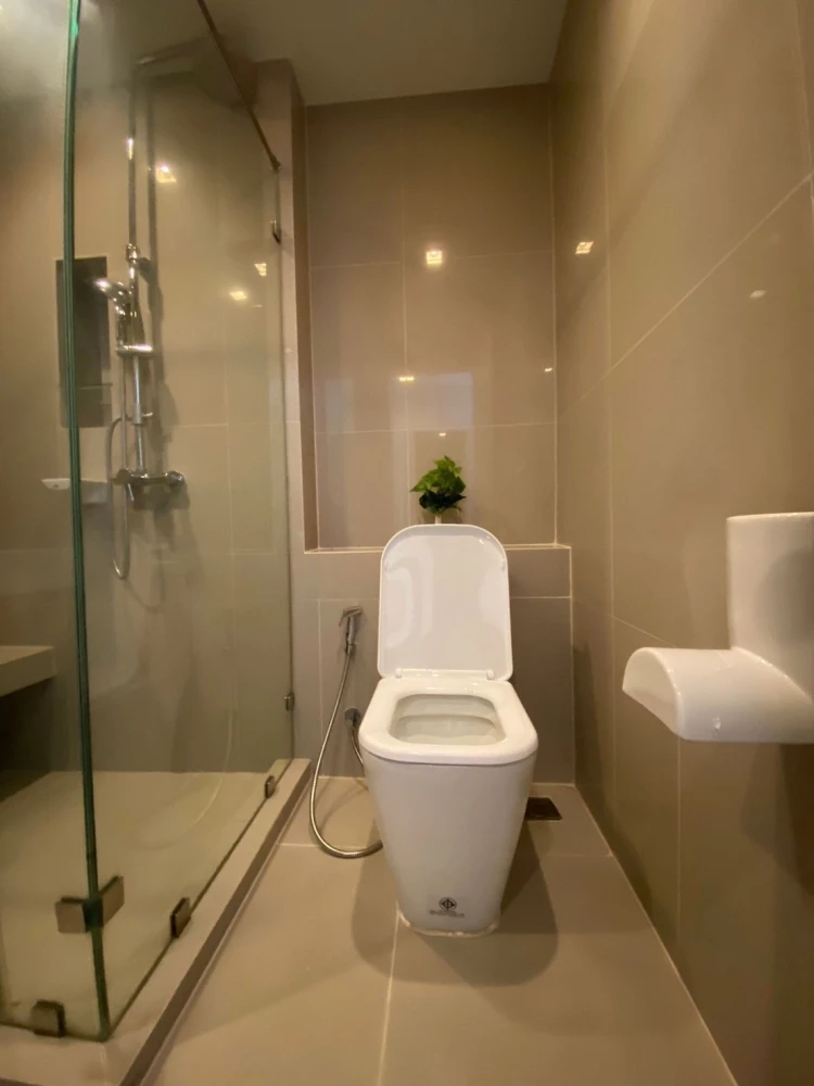 Quinn Ratchada 17 for rent, spacious room with lots of usable space, complete facilities, reserve now.