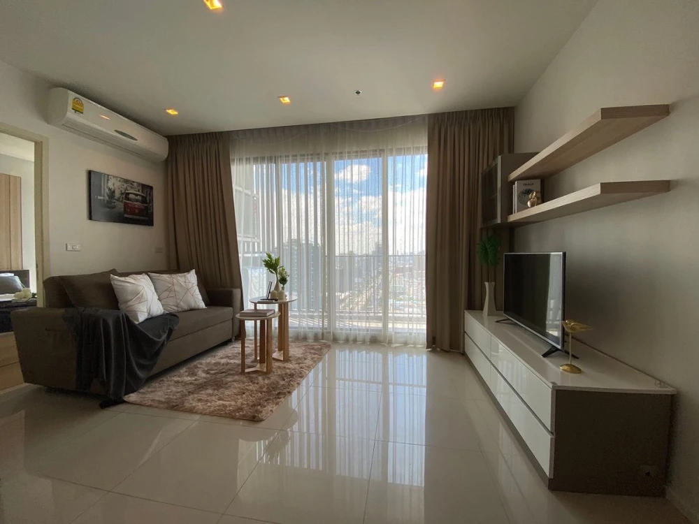 Quinn Ratchada 17 for rent, spacious room with lots of usable space, complete facilities, reserve now.
