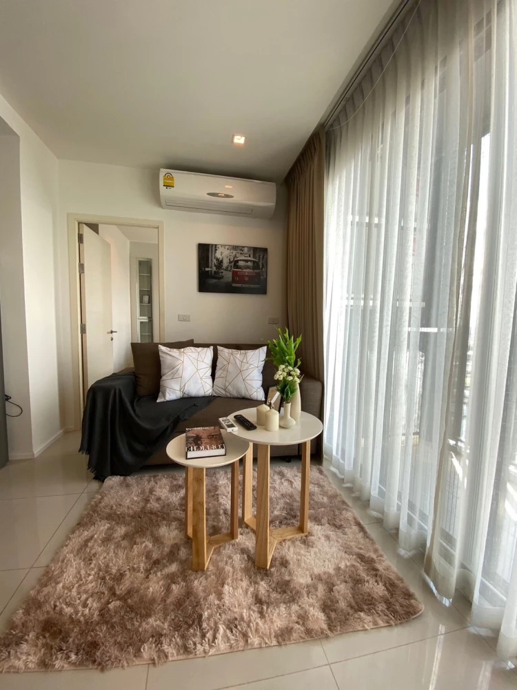 Quinn Ratchada 17 for rent, spacious room with lots of usable space, complete facilities, reserve now.