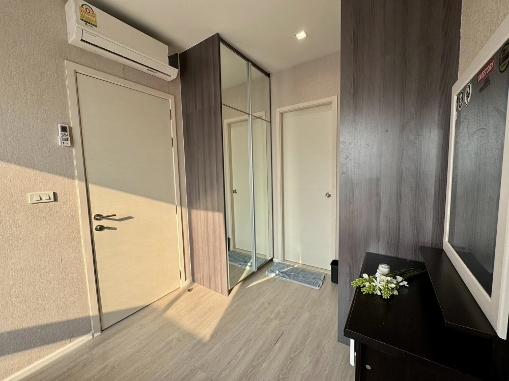 For rent: Quinn Ratchada 17, high floor unit, spacious and comfortable. Book now!