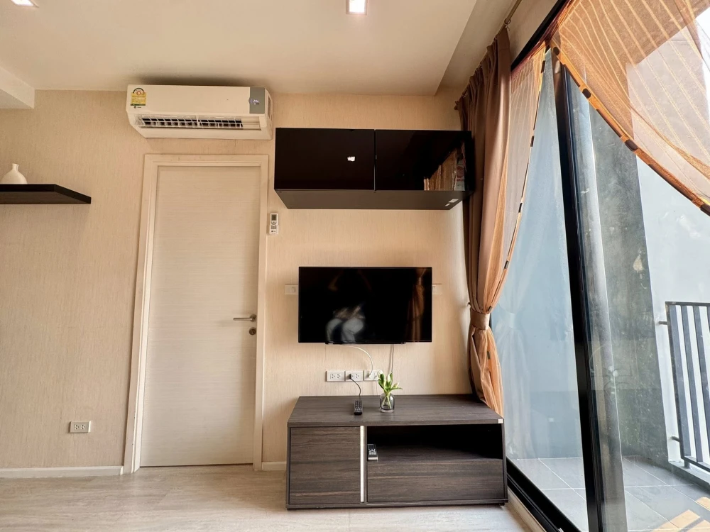 For rent: Quinn Ratchada 17, high floor unit, spacious and comfortable. Book now!