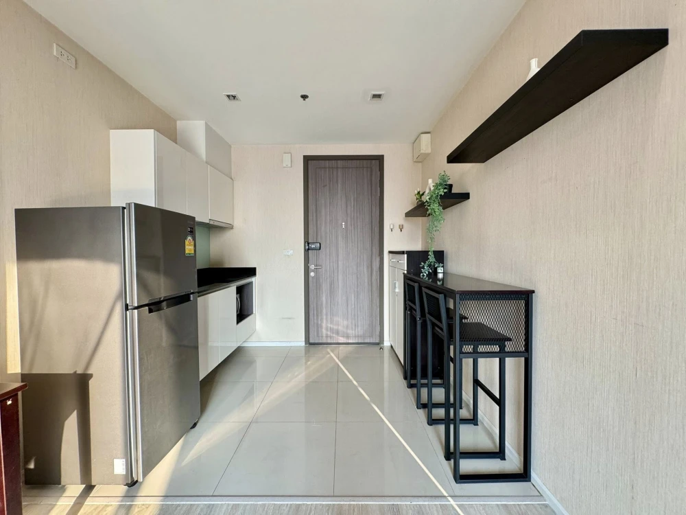For rent: Quinn Ratchada 17, high floor unit, spacious and comfortable. Book now!